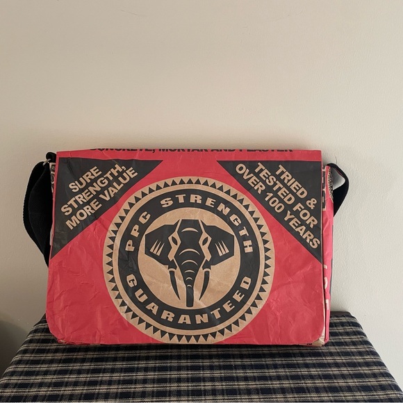 WREN PPC Cement Laptop Bag Upcycled Eco-friendly Elephant South Africa Red #468 - Picture 9 of 16